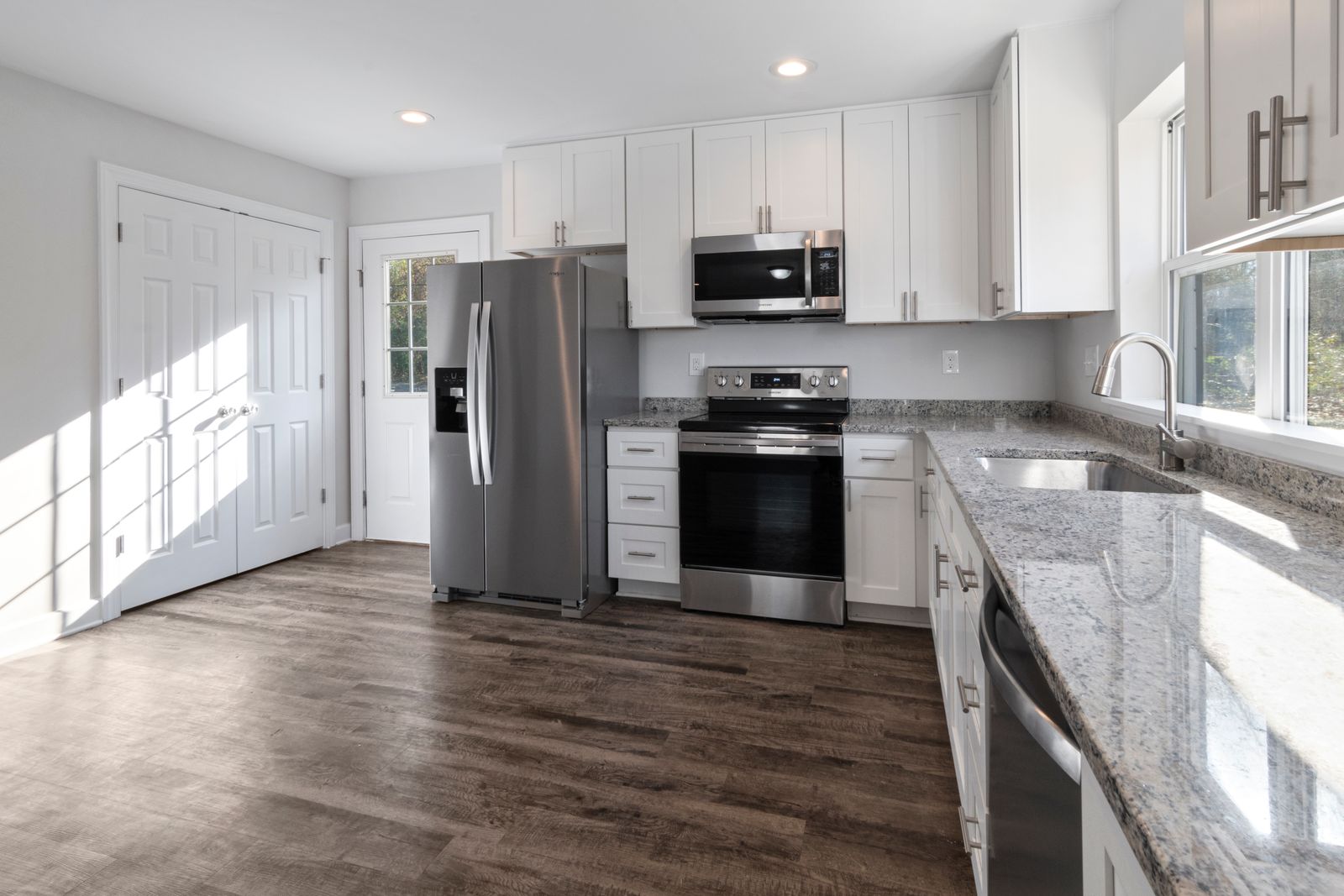 1920s Germantown galley: finished kitchen